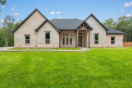 New construction Single-Family house 816 Lindenwood Lane, Springtown, TX 76082 - photo 0 0