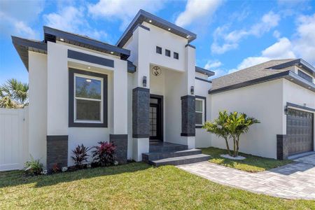New construction Single-Family house 1717 E Lagoon Circle, Clearwater, FL 33765 - photo