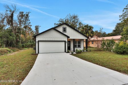 New construction Single-Family house 585 N Pine Avenue, Green Cove Springs, FL 32043 - photo 4 4