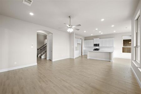 New construction Single-Family house 7206 White Flat Drive, Arlington, TX 76002 - photo 9 9