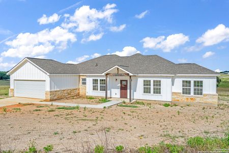 New construction Single-Family house 613 Lakeridge Ln, La Vernia, TX 78121 - photo 1 1