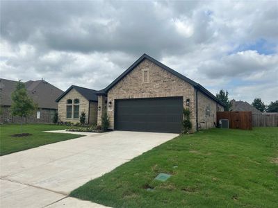 New construction Single-Family house 105 Thoroughbred Street, Waxahachie, TX 75165 - photo 3 3