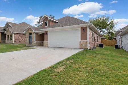 New construction Single-Family house 604 N Frisco Street, Sherman, TX 75090 - photo 2 2