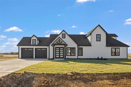 Modern farmhouse featuring a front lawn