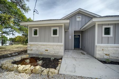 New construction Single-Family house 112 Slocum Dr, Canyon Lake, TX 78133 - photo