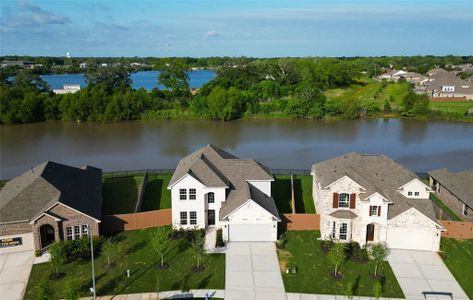 New construction Single-Family house 140 Water Grass Trail, Clute, TX 77531 The Sandown- photo 2 2