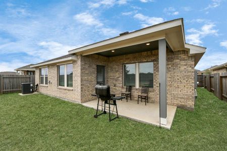 New construction Single-Family house 7722 Squall Lane, Baytown, TX 77523 - photo 38 38