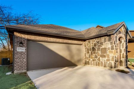 New construction Single-Family house 3716 Eutopia Street, Greenville, TX 75401 Basswood- photo 6 6