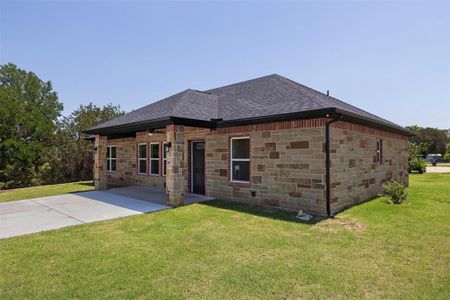 New construction Single-Family house 801 Comanche Cove Drive, Granbury, TX 76048 - photo 2 2