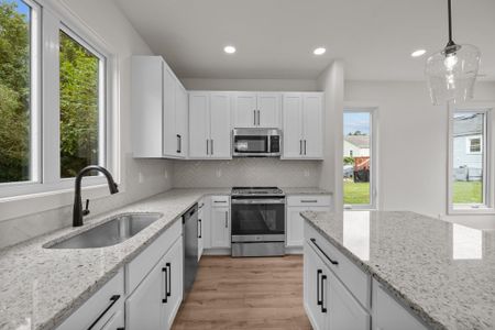 New construction Single-Family house 2002 B Riddle Road, Durham, NC 27713 - photo 13 13