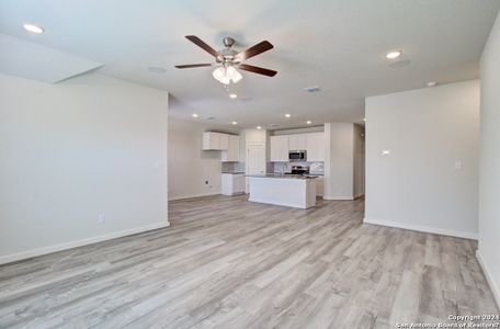 New construction Single-Family house 922 Dust Devil, New Braunfels, TX 78130 Landmark Series - Avalon- photo 7 7