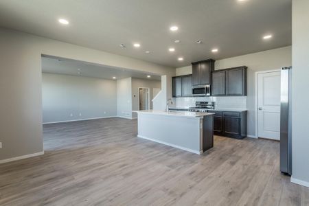 New construction Single-Family house 812 Galloway Drive, Johnstown, CO 80534 - photo 40 40