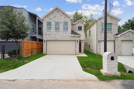 New construction Single-Family house 5011 Golden Forest Drive, Houston, TX 77091 - photo 0 0