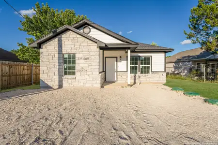 New construction Single-Family house 1032 Blueridge Dr, Canyon Lake, TX 78133 - photo 0