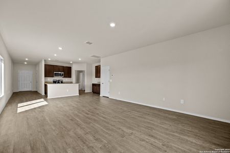 New construction Single-Family house 3509 Sky Place, Seguin, TX 78155 - photo 6 6