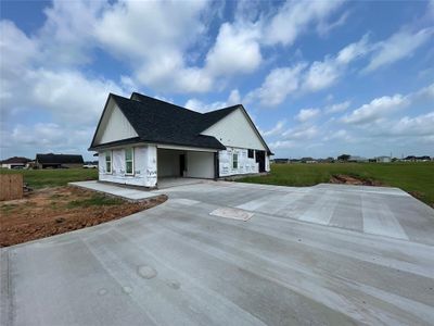 New construction Single-Family house 844 Longhorn Trail, Angleton, TX 77515 - photo 2 2