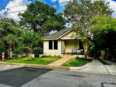 New construction Single-Family house 717 Meriden Ln, Austin, TX 78703 - photo 0 0