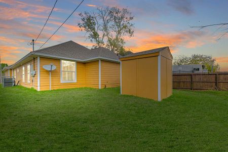 New construction Single-Family house 506 Compton Street, Rosharon, TX 77583 - photo 38 38
