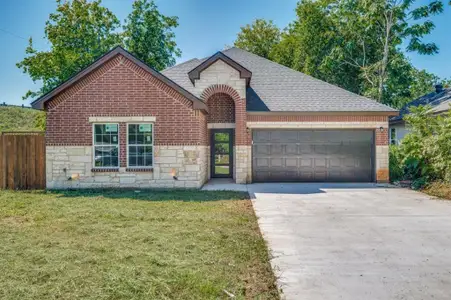 New construction Single-Family house 3404 E 1St St Street, Fort Worth, TX 76111 - photo 0