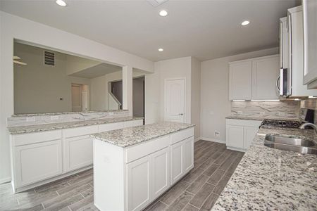New construction Single-Family house 402 Riesling Drive, Alvin, TX 77511 The Cambridge- photo 8
