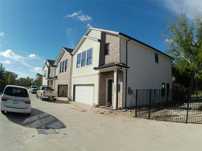 New construction Single-Family house 5803 Outer Banks Street, Unit 1, Houston, TX 77091 - photo 22 22