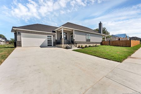 New construction Single-Family house 108 Chinaberry Hill, La Vernia, TX 78121 - photo 19 19