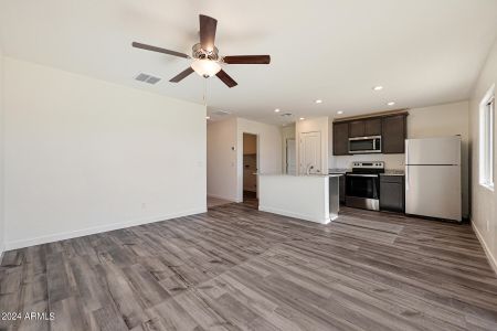 New construction Single-Family house 1031 W West Virginia Avenue, Florence, AZ 85132 - photo 8 8