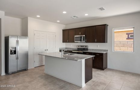 New construction Single-Family house 43704 W Cypress Lane, Maricopa, AZ 85138 Bluebell- photo 2 2