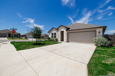 New construction Single-Family house 801 Indigo Way, Seguin, TX 78155 - photo 2 2