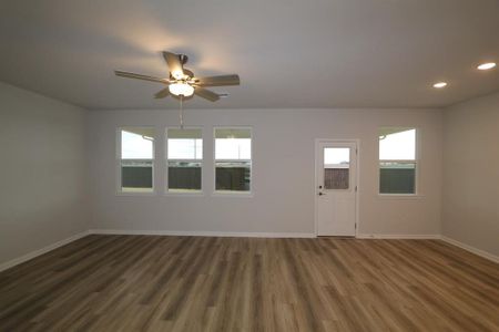 New construction Single-Family house 309 Doodle Ln, Hutto, TX 78634 - photo 2 2