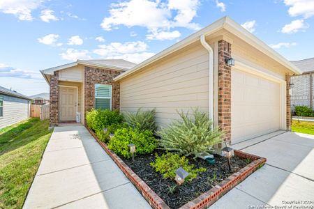 New construction Single-Family house 10522 Salitrillo Bnd, Converse, TX 78109 - photo 0 0