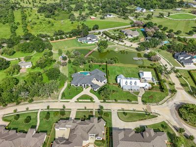 New construction Single-Family house 10 Hawthorn Cove, Fulshear, TX 77441 - photo 29 29