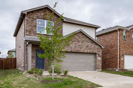 View of front property featuring a garage