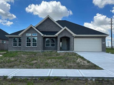 New construction Single-Family house 10019 Goliad Drive, Mont Belvieu, TX 77523 - photo 0 0