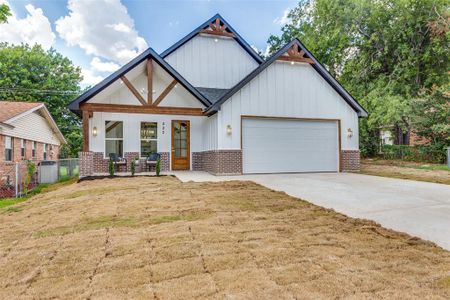 New construction Single-Family house 222 Laura Drive, Burleson, TX 76028 - photo 0