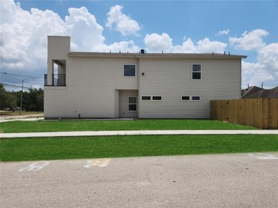 New construction Single-Family house 8102 Scott Street, Houston, TX 77051 - photo 32 32