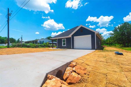 New construction Single-Family house 6008 S Lakeside Hills Court, Granbury, TX 76048 - photo 25 25