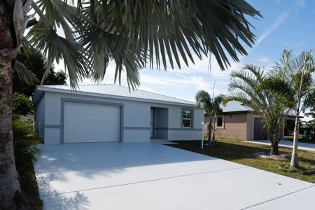 New construction Single-Family house 16 Se Spanish Way, Port Saint Lucie, FL 34952 - photo 0