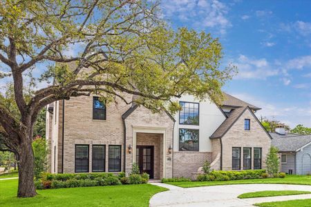 The picturesque front exterior of this stunning residence on a corner lot invites you to step inside and experience luxury living at its finest. With a classic design and impeccable craftsmanship, it's sure to make a lasting impression on guests and passersby alike.