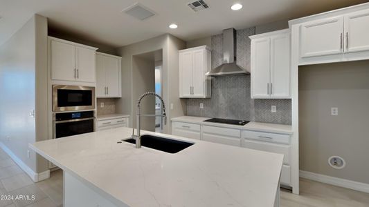 New construction Single-Family house 8835 W Medlock Drive, Glendale, AZ 85305 - photo 3 3