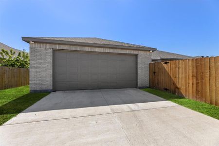 New construction Single-Family house 5825 Macgregor Drive, Garland, TX 75043 - photo 35 35