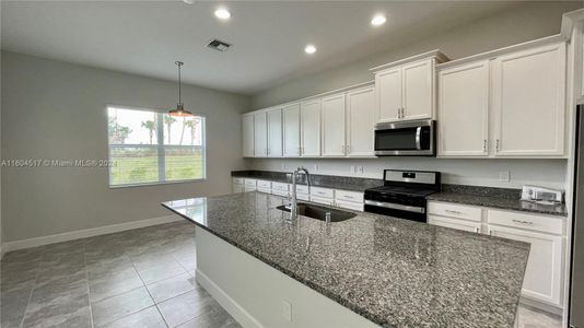 New construction Single-Family house 5699 Liberty Ln, Westlake, FL 33470 - photo 6 6