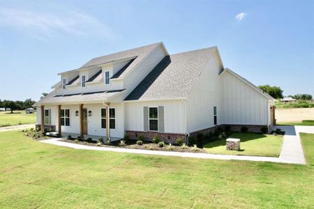 New construction Single-Family house 1054 Twin Creeks Drive, Weatherford, TX 76088 - photo 2 2