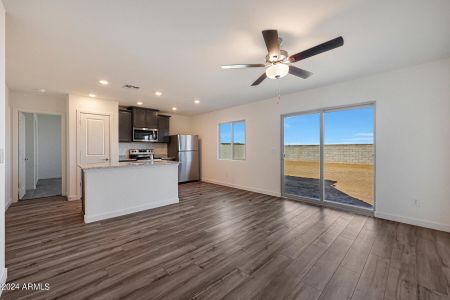 New construction Single-Family house 664 W Crowned Dove Trail, Casa Grande, AZ 85122 - photo 5 5