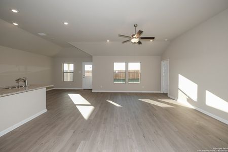 New construction Single-Family house 6810 Lime Rock Bluff, San Antonio, TX 78253 Polo - 40' Smart Series- photo 5 5