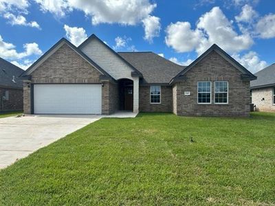 New construction Single-Family house 340 Yorktown Ave, Clute, TX 77531 - photo 0 0