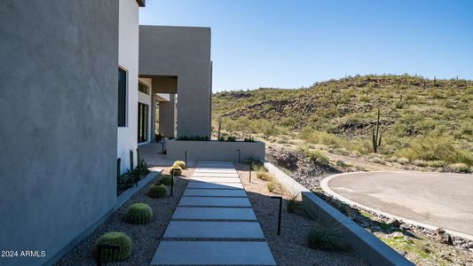 New construction Single-Family house 3625 W Mulholland Drive, Phoenix, AZ 85083 - photo 14 14