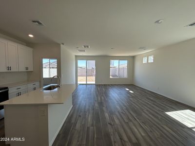 New construction Single-Family house 18050 W Cielo Grande Avenue, Surprise, AZ 85387 - photo 10 10