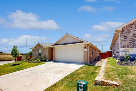 New construction Single-Family house 9401 Fallston Drive, Fort Worth, TX 76108 - photo 2 2