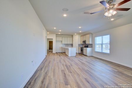 New construction Single-Family house 831 Moondance Court, New Braunfels, TX 78130 Landmark Series - Kimbell- photo 6 6